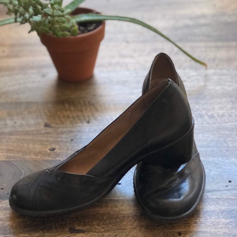 Clarks Artisan Shoes Women’s Size 7
